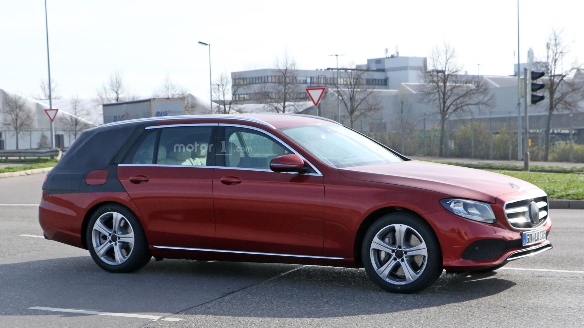 2017-mercedes-e-class-estate-spy-photo