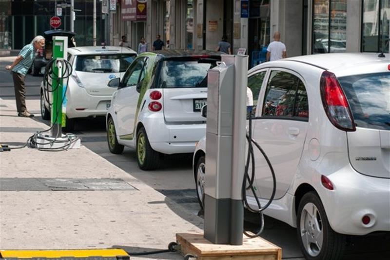 خودروهای الکتریکی تا سال ۲۰۳۵ از تقاضای نفت می‌کاهند