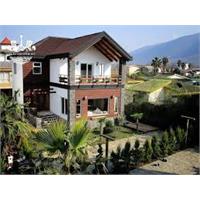 ویلا شهرکی نزدیک جاده